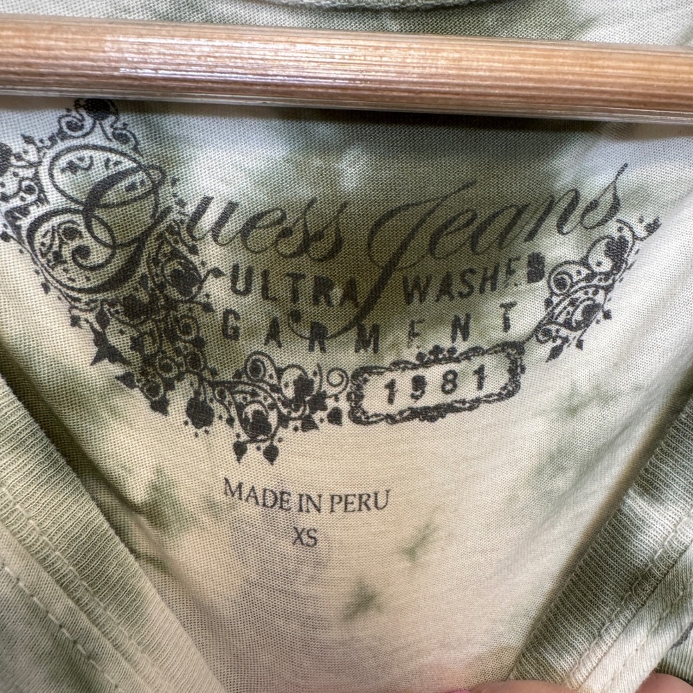 Vintage Guess T-Shirt XS Green Tie Dye Rhinestone Crown Wing Graphic Y2K McBling - Picture 3 of 7